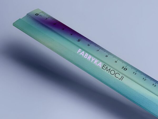 Linijki i zakładki plastikowe